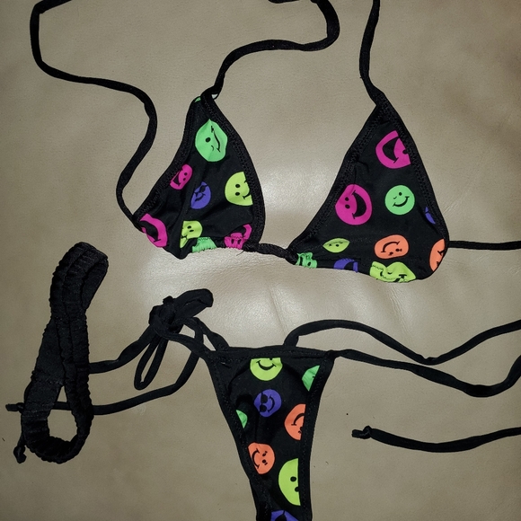 Handmade Smiley Face Tri-Top Thong Bottom Bikini - Picture 5 of 8